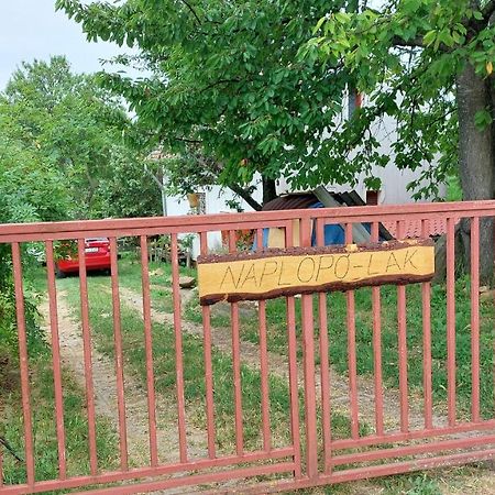 Naplopó-lak Apartamento Ábrahámhegy Exterior foto