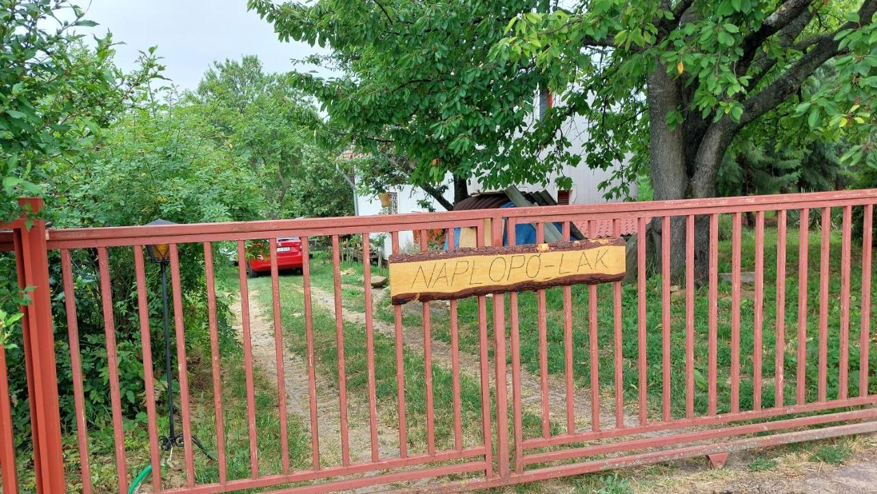 Naplopó-lak Apartamento Ábrahámhegy Exterior foto